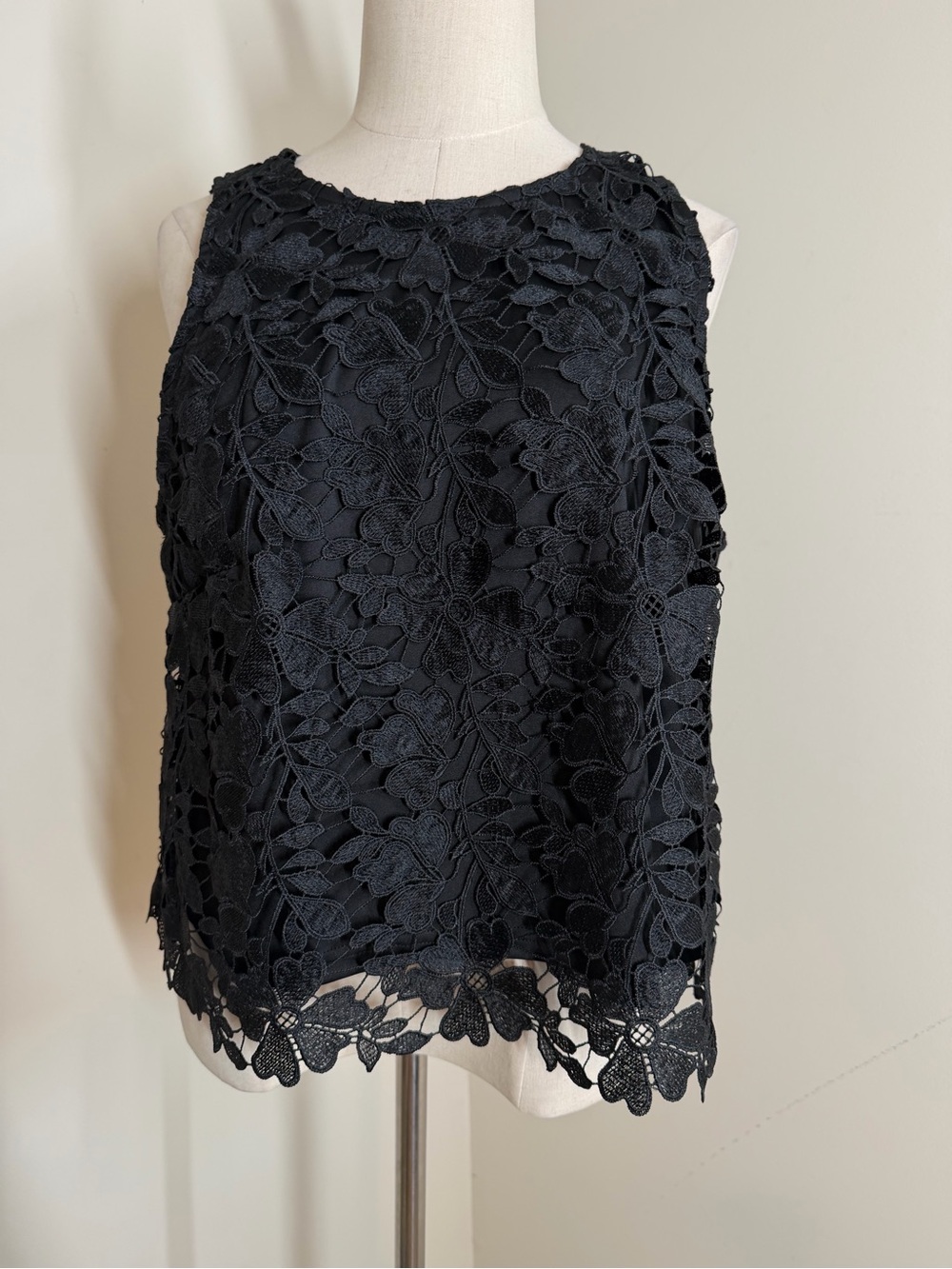A New Day Women’s Black Lace Overlay -SZ L- Sleeveless Lined Top